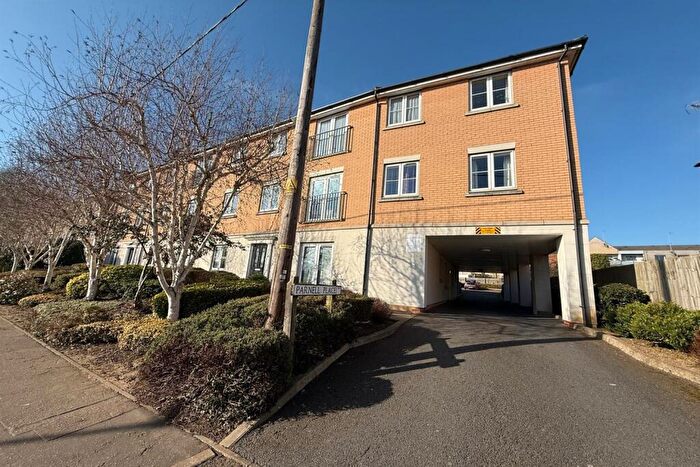 2 Bedroom Apartment For Sale In Parnell Place, Braintree, CM7