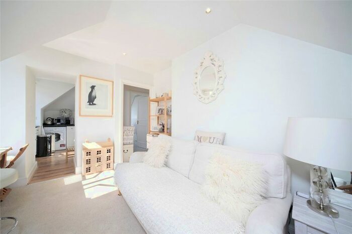1 Bedroom Flat To Rent In Wexford Lodge, Nightingale Lane, SW12