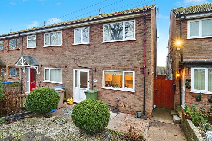 2 Bedroom End Terrace House For Sale In Easton Road, Bridlington, YO16