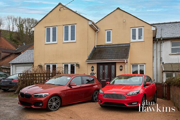 3 Bedroom Semi-Detached House For Sale In Horns Lane, Broad Town, Swindon, SN4
