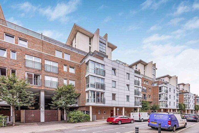 2 Bedroom Flat For Sale In Cross Street, Portsmouth, PO1