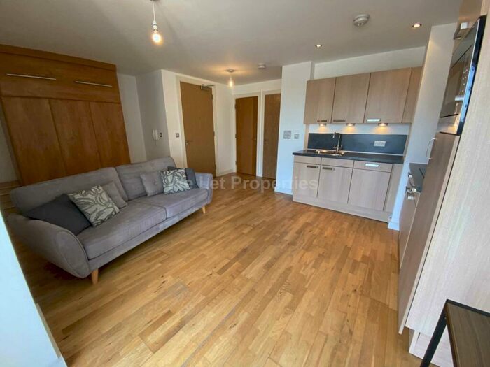 Apartment To Rent In Jefferson Place, Greenquarter, M4