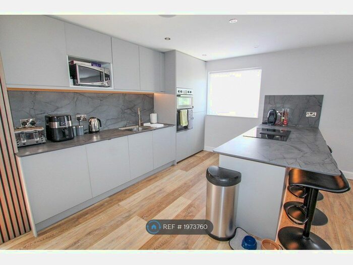 3 Bedroom Bungalow To Rent In Trethannas Gardens, Camborne, TR14