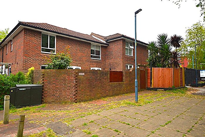 2 Bedroom Terraced House To Rent In Heath Road, Clapham Old Town, SW8