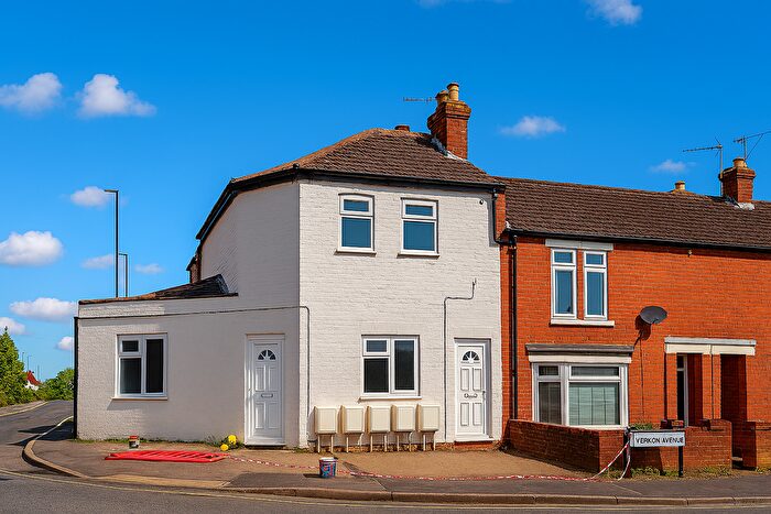 2 Bedroom Flat To Rent In Warren Avenue, Southampton, SO16