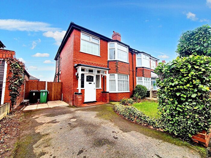 3 Bedroom Semi-Detached House To Rent In Clive Avenue, Whitefield, M45