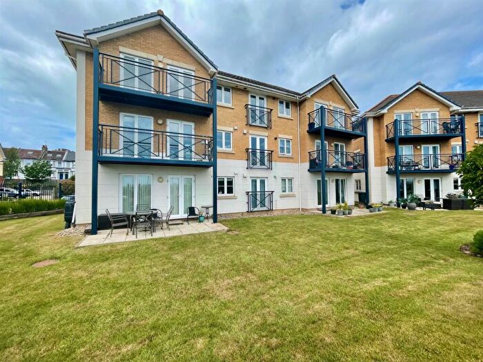 2 Bedroom Flat For Sale In West Quay, Newhaven, BN9
