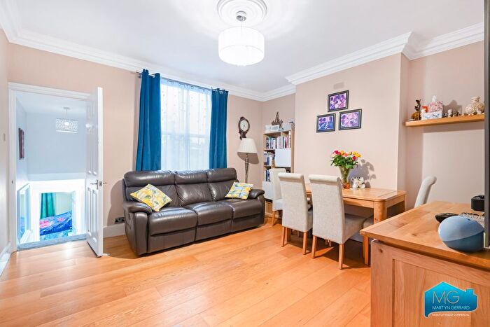 2 Bedroom Flat To Rent In Fairbridge Road, Archway, London, N19
