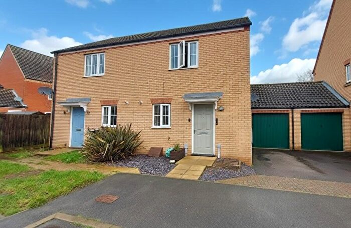 2 Bedroom Semi Detached House For Sale In Ascot Close, Bourne, PE10