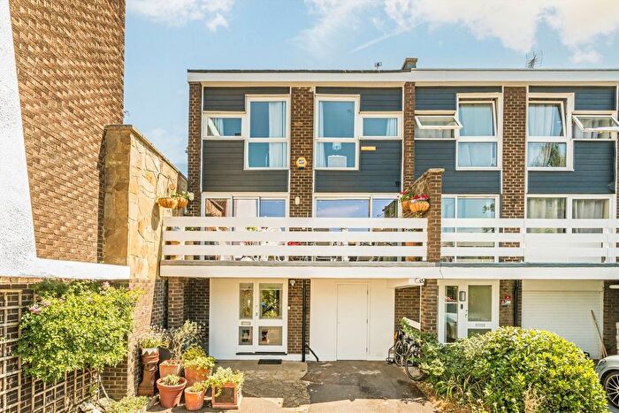 4 Bedroom Semi-detached House For Sale In Morecoombe Close, Kingston Upon Thames, KT2