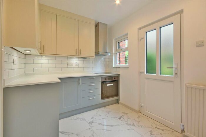 2 Bedroom Flat To Rent In Richborough Road, Cricklewood, NW2