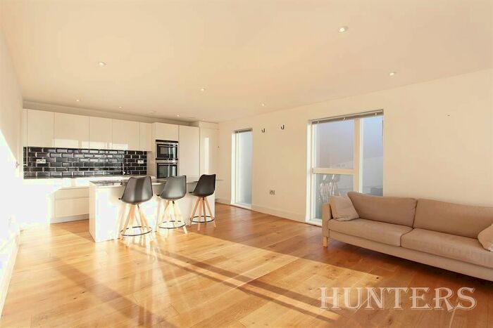 2 Bedroom Flat To Rent In Greendale, London SE5