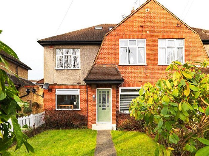 2 Bedroom Flat To Rent In Speer Road, Thames Ditton, KT7