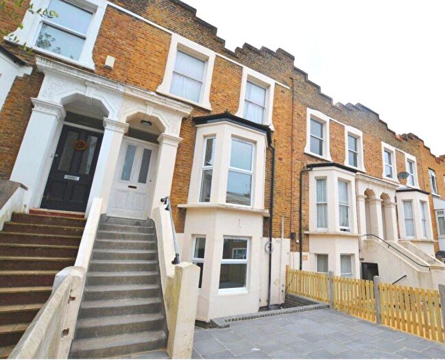 2 Bedroom Apartment To Rent In Fenwick Road, London, SE15