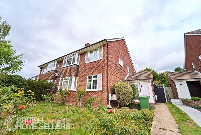 2 Bedroom Maisonette For Sale In Sandringham Road, Potters Bar, Hertfordshire, EN6
