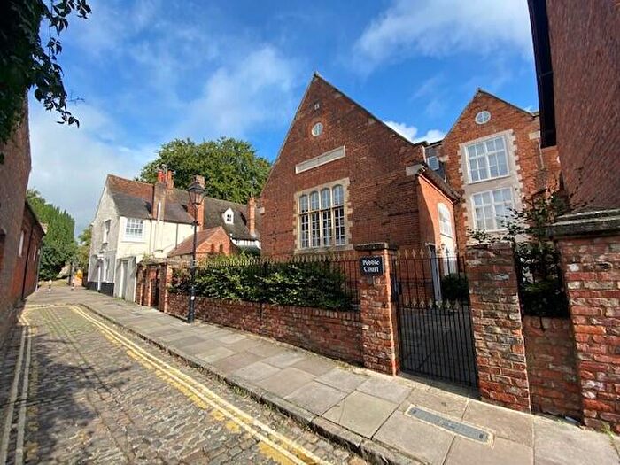 2 Bedroom Apartment To Rent In Pebble Lane, Aylesbury, HP20