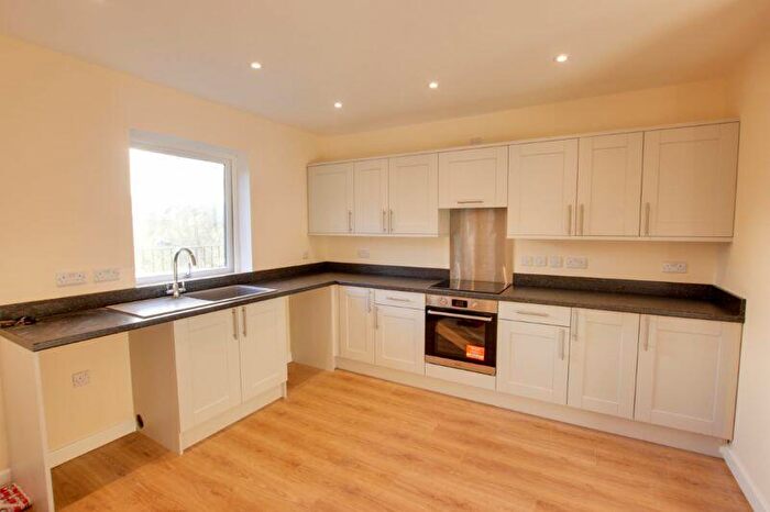 3 Bedroom Flat To Rent In Lower Bristol Road, Bath, BA2