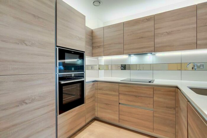 2 Bedroom Flat To Rent In Duke Of Wellington Avenue, Woolwich, London, SE18