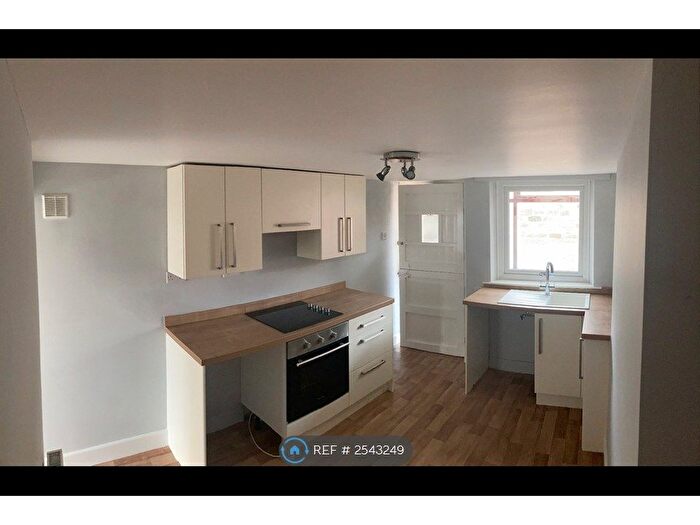 2 Bedroom End Of Terrace House To Rent In New Road, Staincross, Barnsley, S75