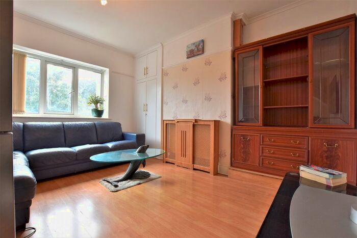 4 Bedroom Maisonette To Rent In Newmarket Green, Eltham, SE9