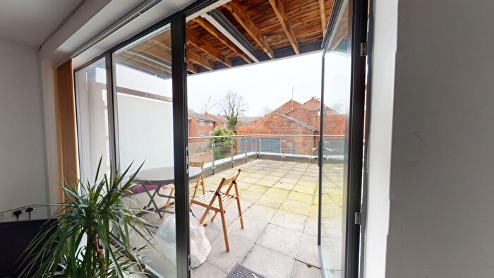 2 Bedroom Flat To Rent In Flat . Cymbeline House, NG1