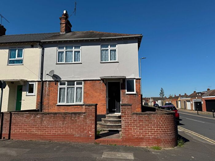 3 Bedroom End Of Terrace House To Rent In Toronto Road, Gillingham, ME7