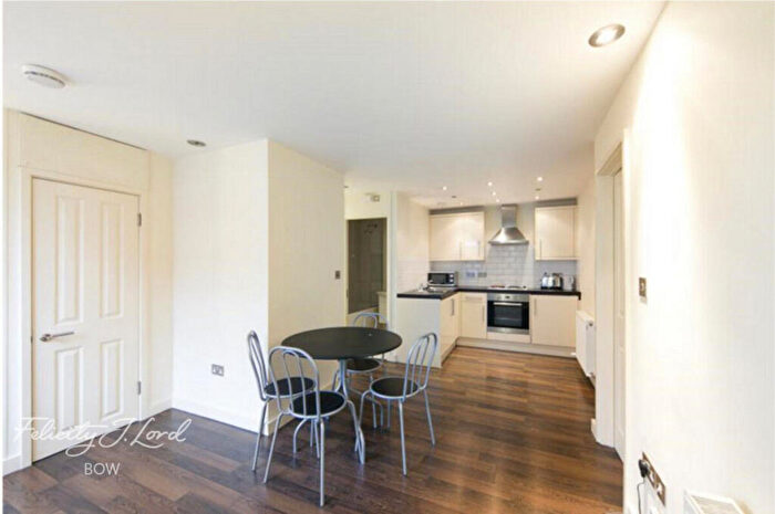 2 Bedroom Flat To Rent In Weymouth Terrace, London, E2