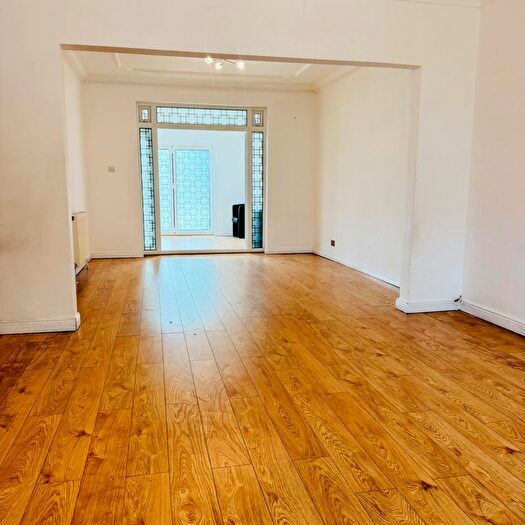 4 Bedroom Semi-Detached House To Rent In Hardy Avenue, Ruislip, HA4