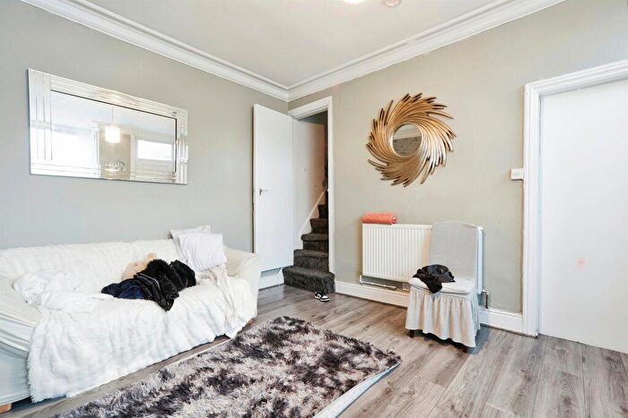 2 Bedroom Terraced House For Sale In Ashton Mount, Leeds, LS8