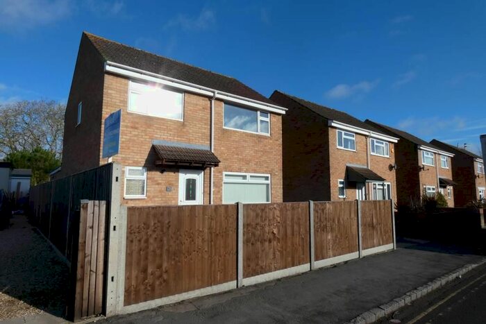 3 Bedroom Semi-Detached House To Rent In Carterton, Oxon, OX18