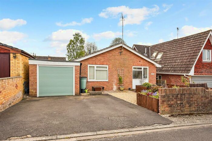 3 Bedroom Detached Bungalow For Sale In Lime Walk, Andover, SP10