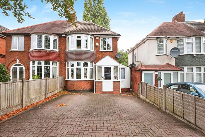 3 Bedroom Semi-Detached House For Sale In Elmay Road, Birmingham, B26