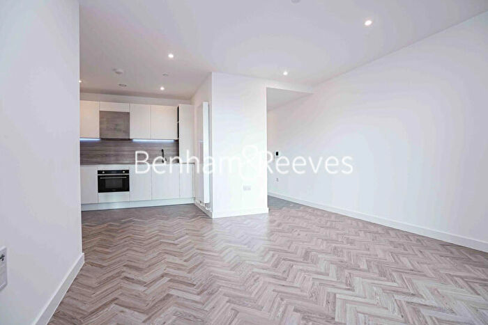 1 Bedroom Apartment To Rent In Gillender Street, Canary Wharf, E3