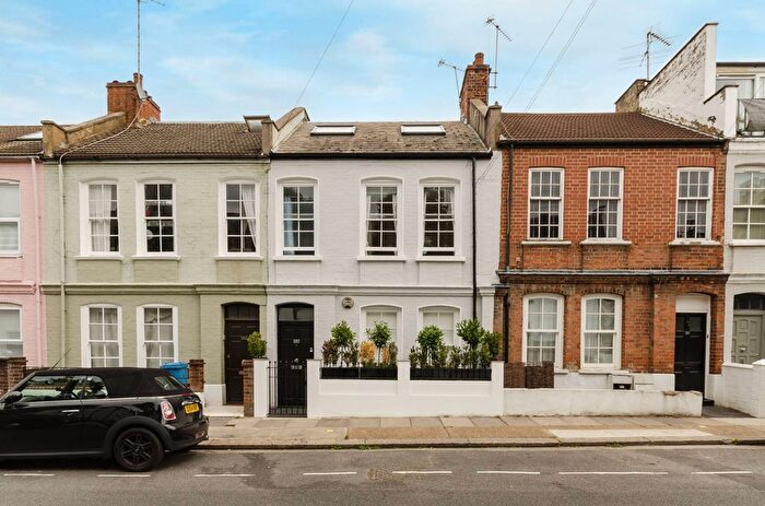 2 Bedroom Flat To Rent In Farm Lane, West Brompton, London, SW6