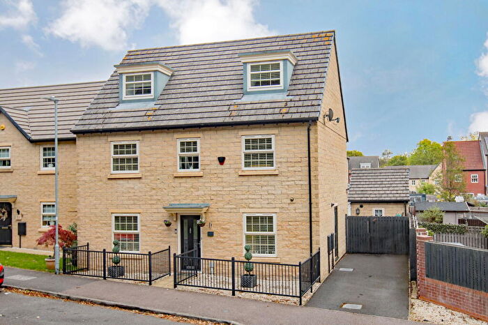 6 Bedroom Detached House For Sale In Diamond Drive, Corby, Northamptonshire, NN17