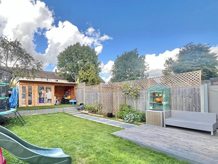 2 Bedroom End Terrace House To Rent In Stuart Close, Brentwood, CM15
