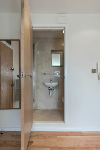 Flat To Rent In Broadhurst Gardens, NW6