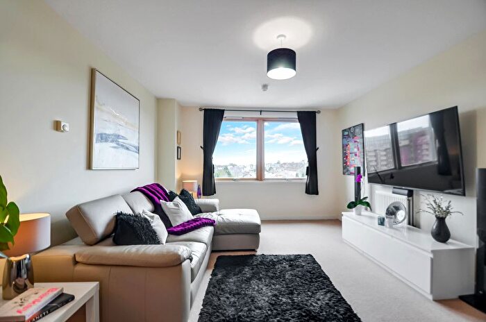 2 Bedroom Flat For Sale In Chatham Place, Reading, RG1