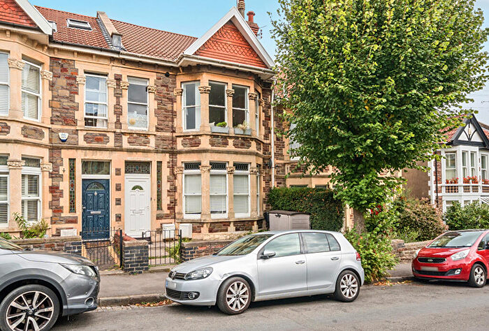 2 Bedroom Apartment For Sale In Churchways Avenue, Bristol, BS7