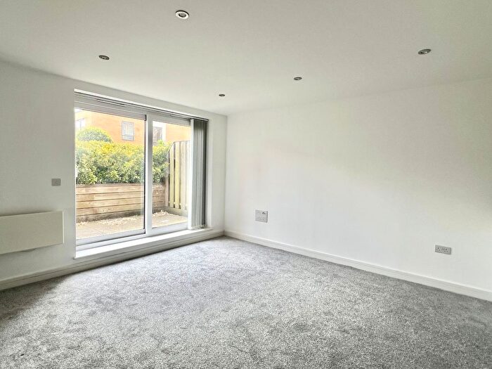 1 Bedroom Flat To Rent In Drake Way, Reading, RG2