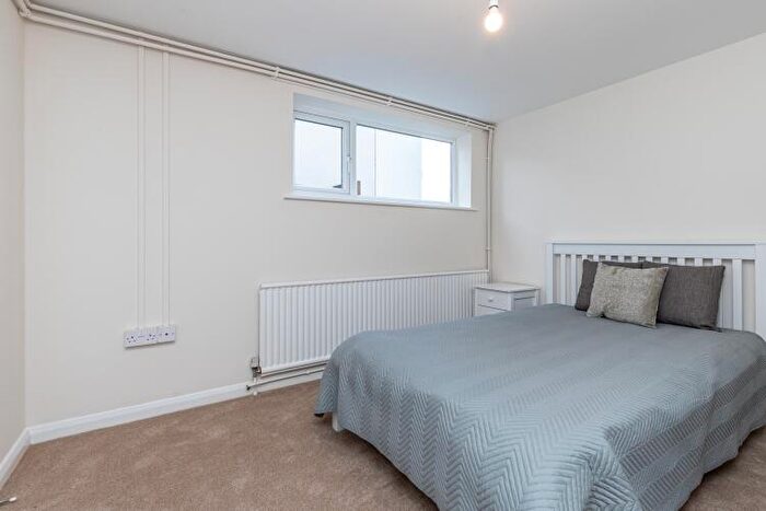 Studio To Rent In Cemetery Road, Abingdon, OX14