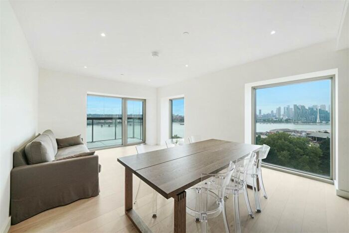 3 Bedroom Apartment To Rent In Abram Building, Riverscape, E16