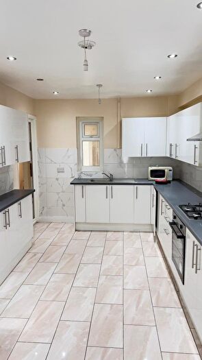 7 Bedroom Terraced House To Rent In Shernhall Street, E17