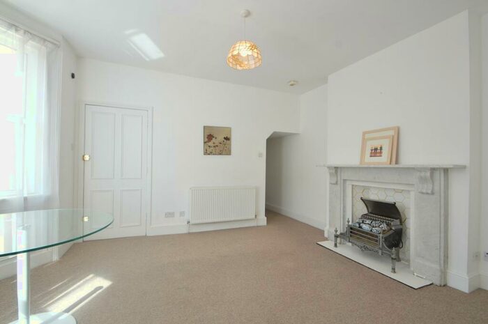 1 Bedroom Flat To Rent In Fordwater Road, Chertsey, KT16