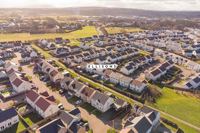 5 Bedroom Detached House For Sale In Beech Path, East Calder, Livingstone, EH53