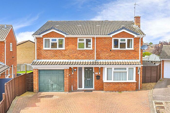 5 Bedroom Detached House To Rent In Rossendale Drive, Barton Seagrave, NN15