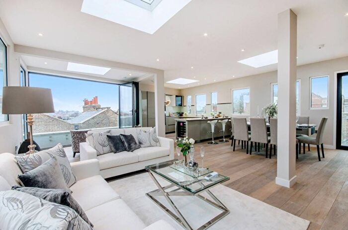 2 Bedroom Flat To Rent In Wilmot Place, Camden Town, London, NW1