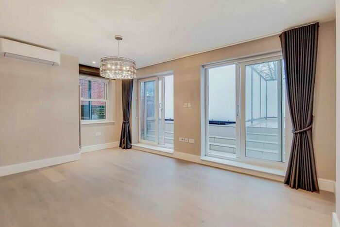 2 Bedroom Flat To Rent In Fitzjohns Avenue, Hampstead, NW3