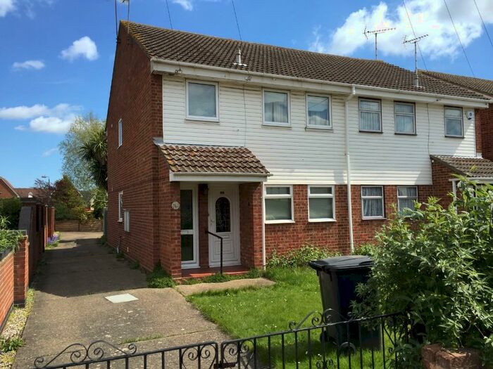 1 Bedroom Ground Flat To Rent In Golden Cross Road, Rochford, Essex, SS4