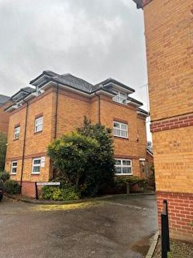 2 Bedroom Flat To Rent In Sydenham Gardens, Slough, SL1
